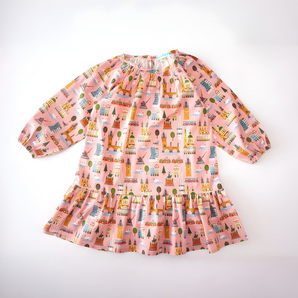 Cotton girls' dress Jana with Prague pattern, perfect for casual wear. Dívčí bavlněné šaty Jana  s  vzorem Praha, ideální na každodenní nošení