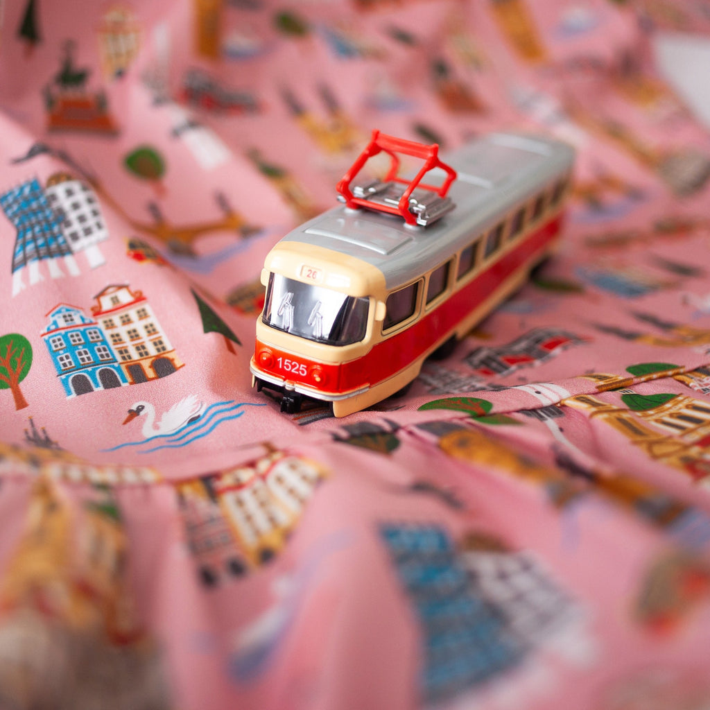 Cotton girls' dress Jana with Prague pattern, perfect for casual wear. Dívčí bavlněné šaty Jana  s  vzorem Praha, ideální na každodenní nošení