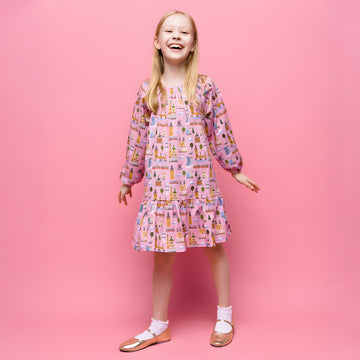 Cotton girls' dress Bella with Prague pattern, perfect for casual wear. Dívčí bavlněné šaty Bella s  vzorem Praha, ideální na každodenní nošení