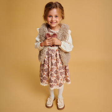 Girls' cotton dress Ginger, inspired by Czech gingerbread patterns, perfect for Christmas. Dívčí bavlněné šaty Perníček, inspirované vzory českého perníku, ideální na Vánoce, vyrobené z vysoce kvalitních švýcarských látek.