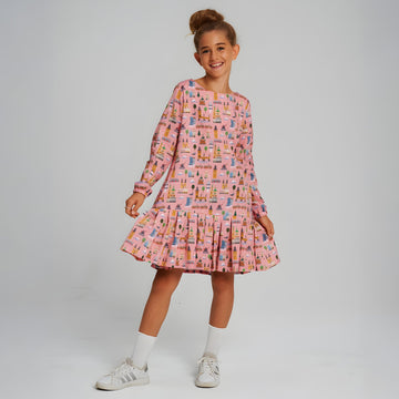 Cotton girls' dress Bella with Prague pattern, perfect for casual wear. Dívčí bavlněné šaty Bella s  vzorem Praha, ideální na každodenní nošení