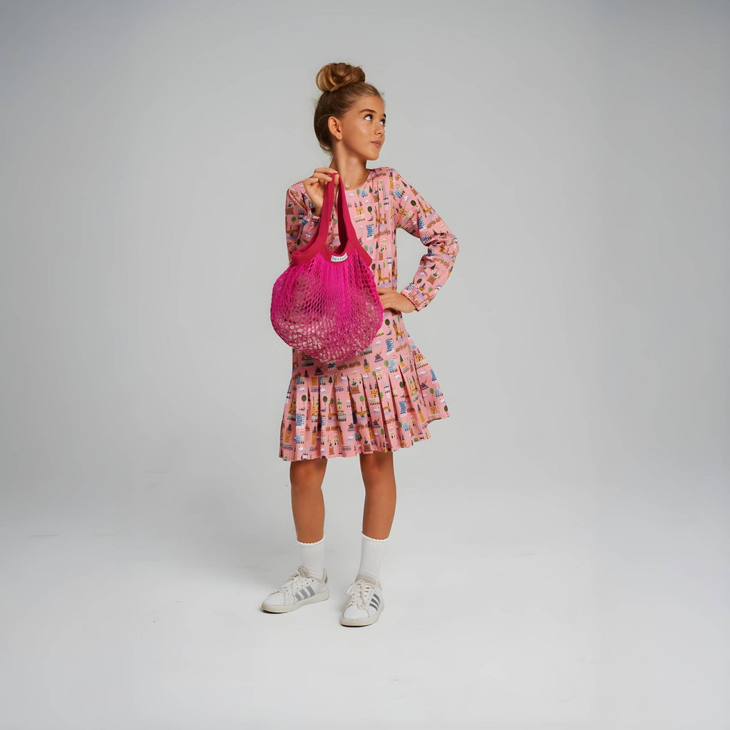 Cotton girls' dress Bella with Prague pattern, perfect for casual wear. Dívčí bavlněné šaty Bella s  vzorem Praha, ideální na každodenní nošení