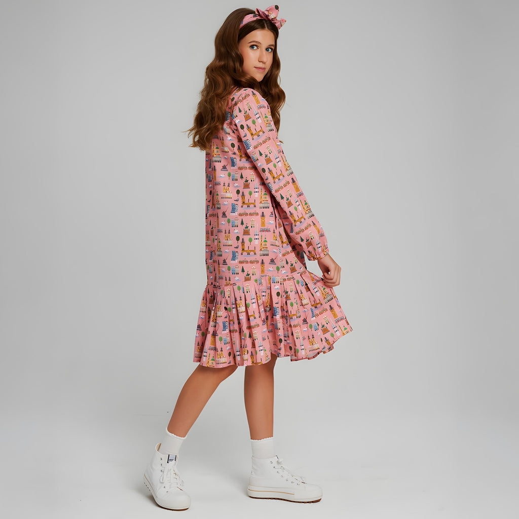 Cotton girls' dress Bella with Prague pattern, perfect for casual wear. Dívčí bavlněné šaty Bella s  vzorem Praha, ideální na každodenní nošení